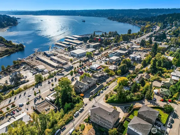 6404 NE 181st Street #A&B, Kenmore, WA 98028