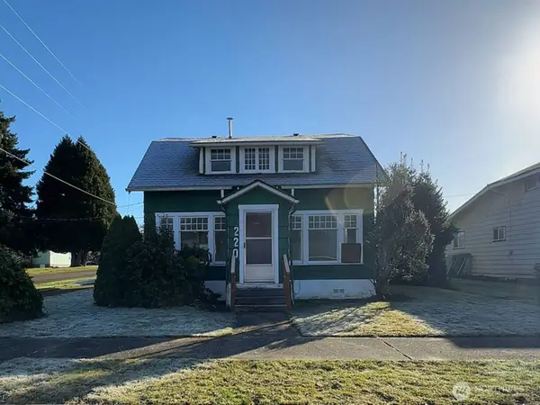 220 N 3rd St, Pe Ell, WA 98572