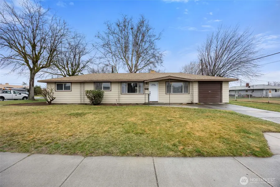 437 Sharon Avenue E, Moses Lake, WA 98837 - #2