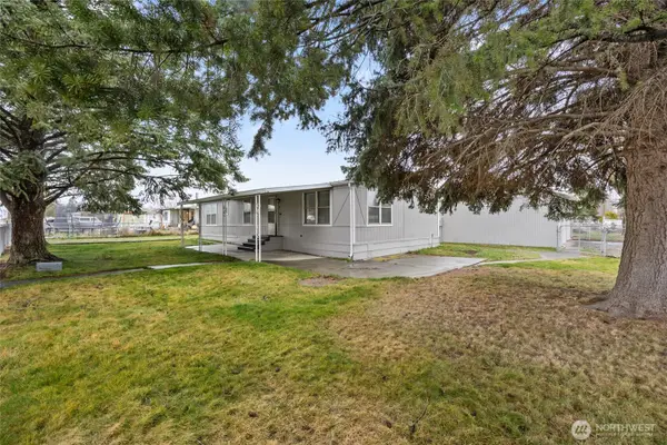 8780 NE Lybbert Drive, Moses Lake, WA 98837