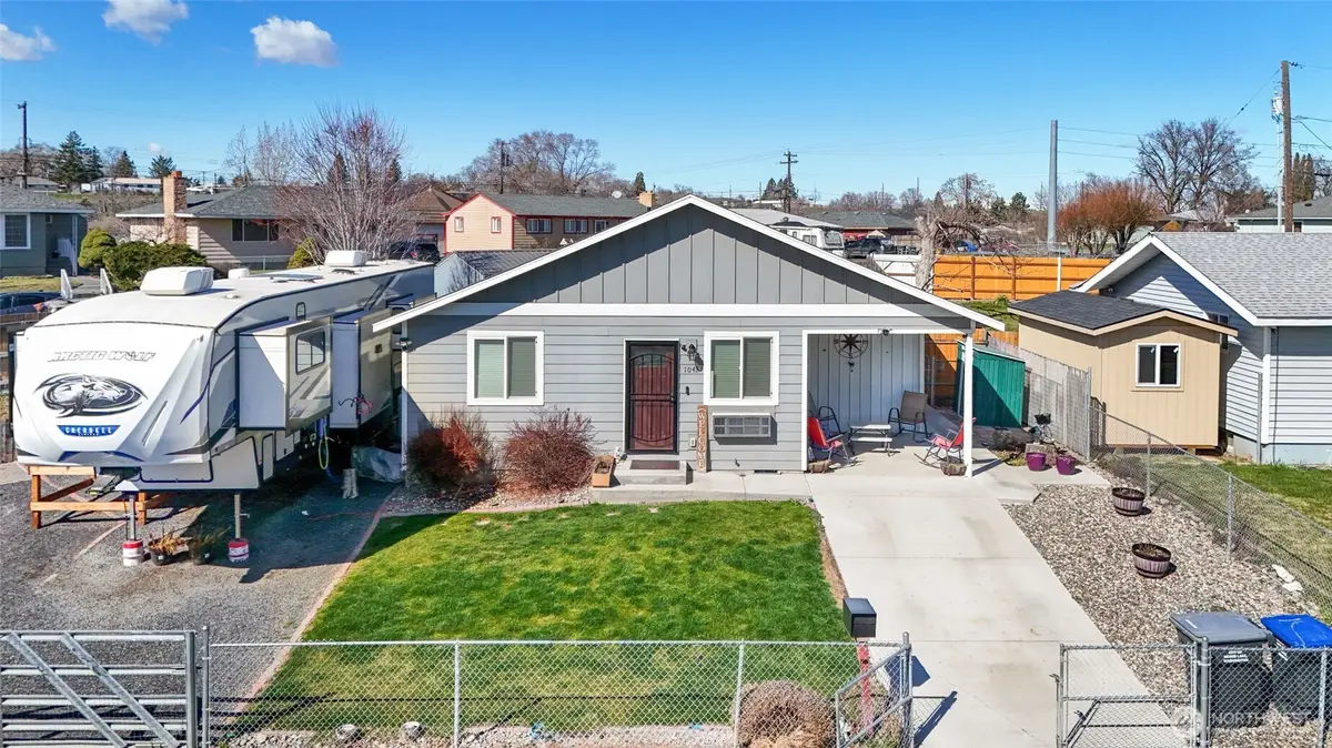 1042 W Charlotte Street, Moses Lake, WA 98837 - #1