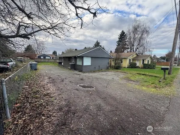 10908 Valley Avenue E, Puyallup, WA 98372