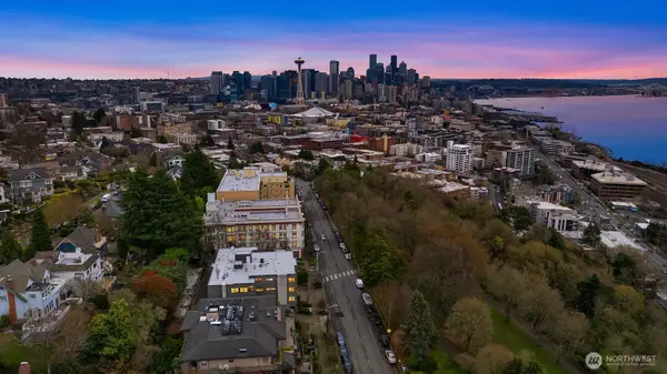 654 W Olympic Place #203, Seattle, WA 98119