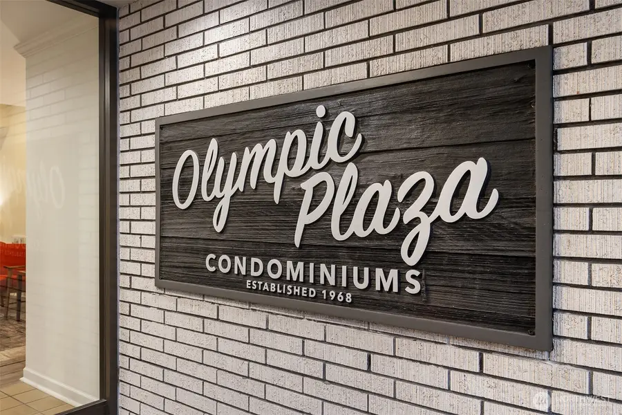 654 W Olympic Place #203, Seattle, WA 98119 - #2