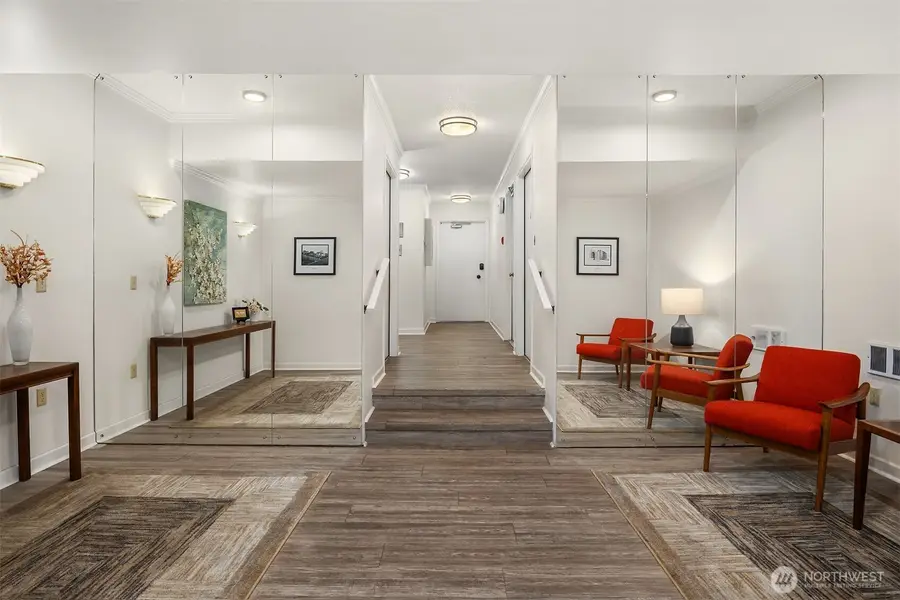 654 W Olympic Place #203, Seattle, WA 98119 - #3