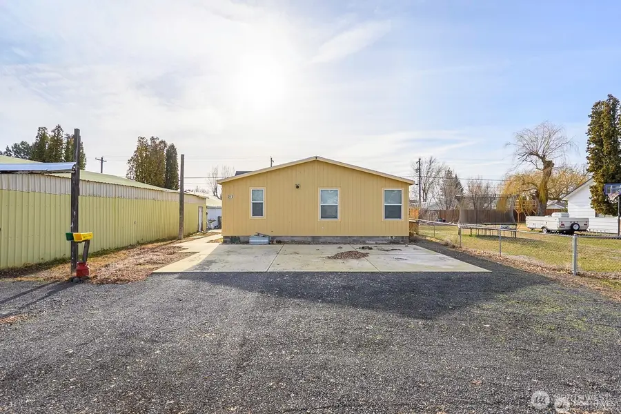 213 W Locust Street, Coulee City, WA 99115 - #3