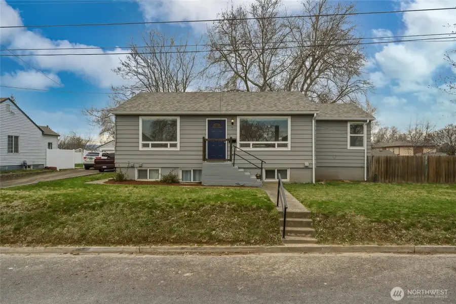 15 SW 13th Street, College Place, WA 99324 - #2