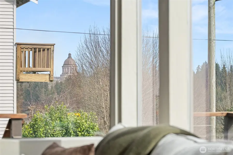 809 N 6th Avenue Sw, Tumwater, WA 98512 - #3