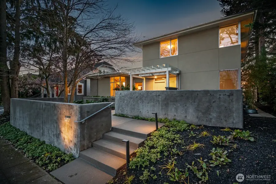 5727 33rd Avenue Ne, Seattle, WA 98105 - #2