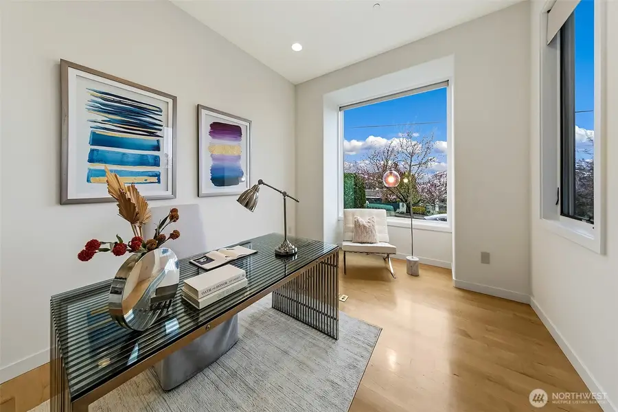 526 14th Avenue W, Kirkland, WA 98033 - #2