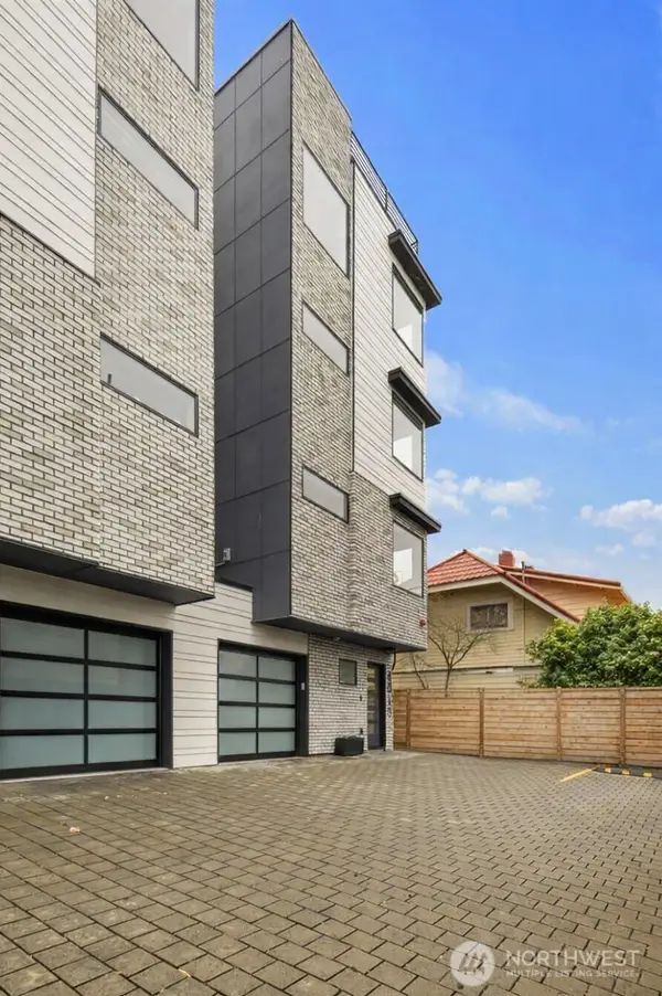 4018 Beach Drive Sw, Seattle, WA 98116