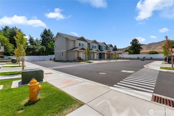 1030 Finch Lane #E2, Wenatchee, WA 98801