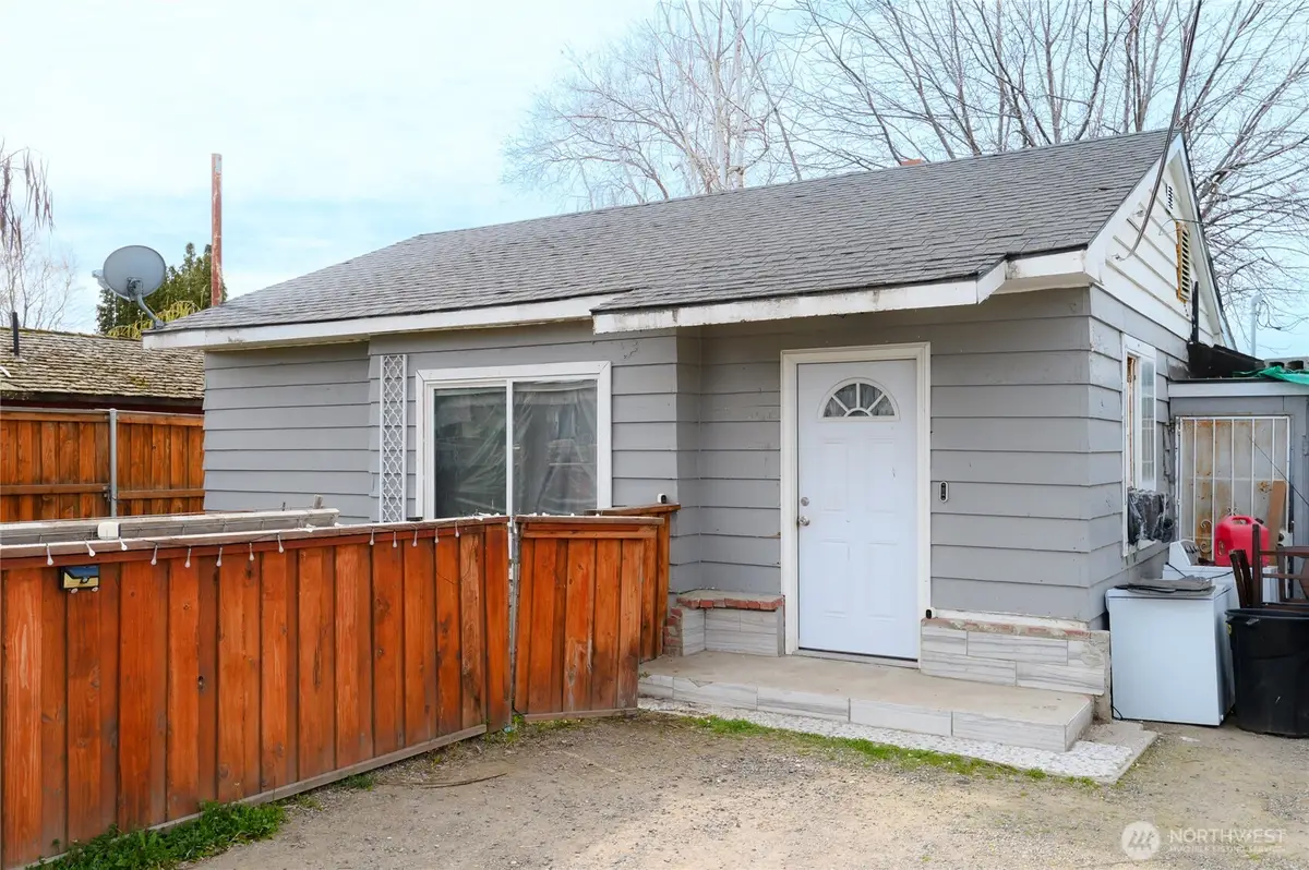 1002 Grandridge Road, Grandview, WA 98930 - #1