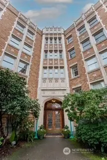 5810 NE Cowen Place #305, Seattle, WA 98105