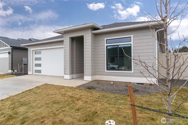 532 S Oasis Loop, East Wenatchee, WA 98802