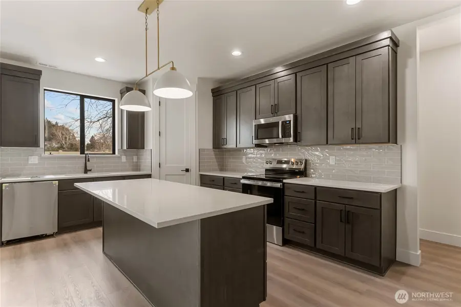 567 S Perry Avenue, East Wenatchee, WA 98802 - #3