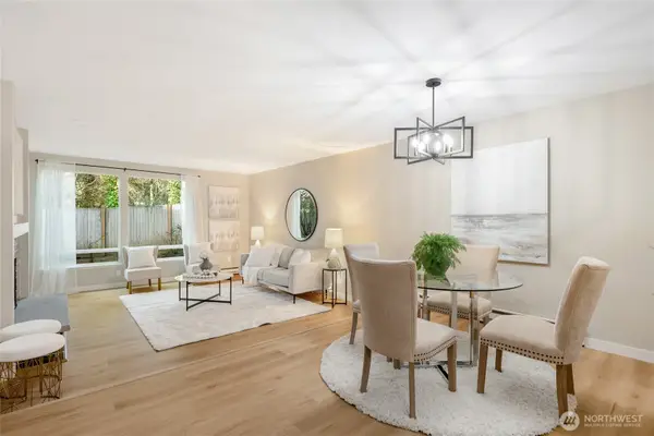 19123 Ballinger Way Ne #102, Lake Forest Park, WA 98155