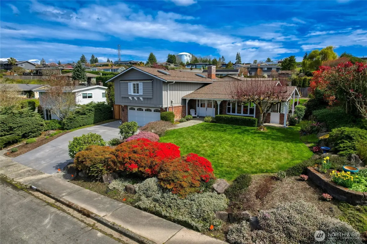 2008 121st Avenue Se, Bellevue, WA 98005 - #1