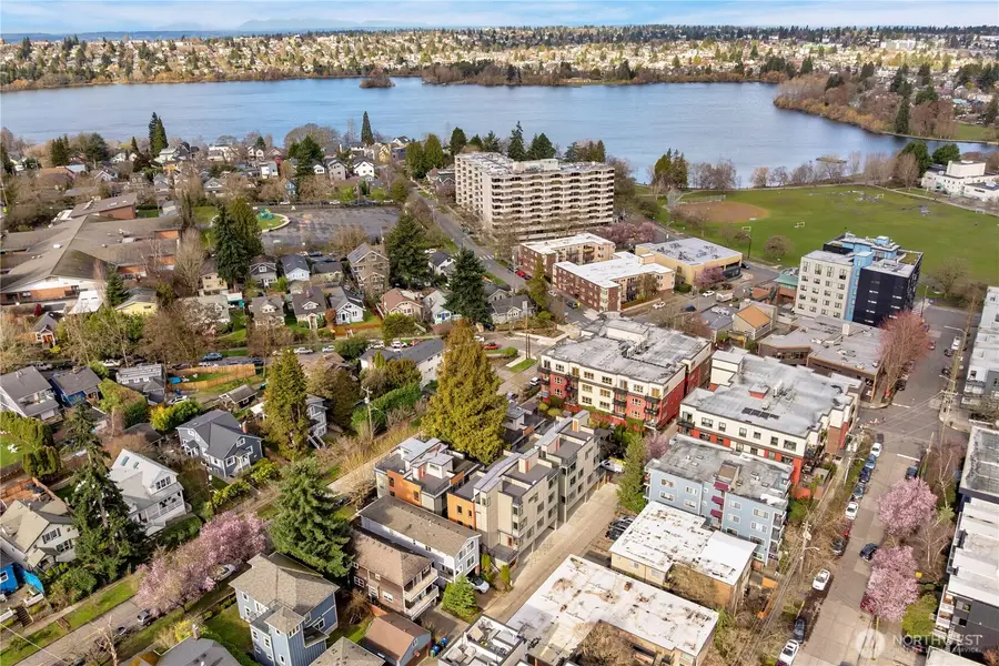 6538 Latona Avenue Ne, Seattle, WA 98115 - #2
