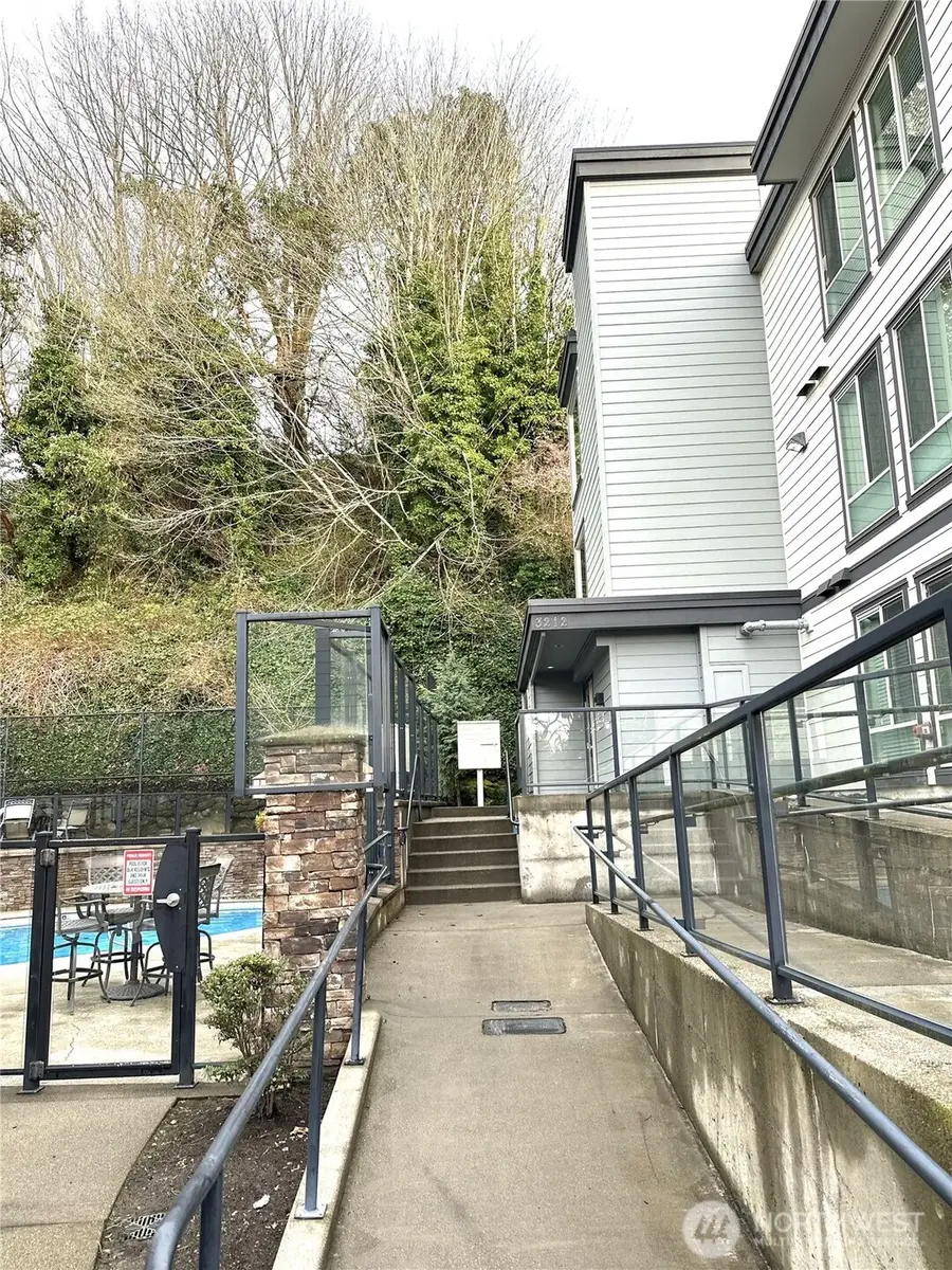 3212 SE 81st #C203, Mercer Island, WA 98040 - #3
