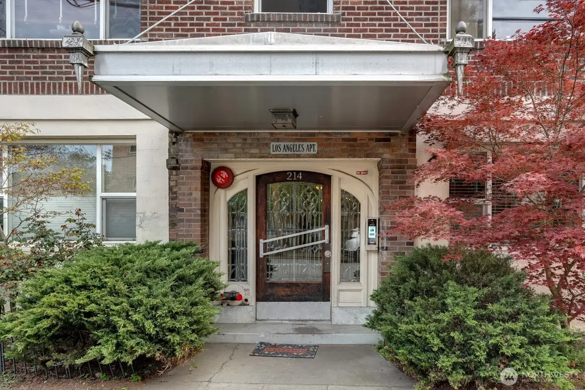 214 Summit Avenue E #402, Seattle, WA 98102 - #1