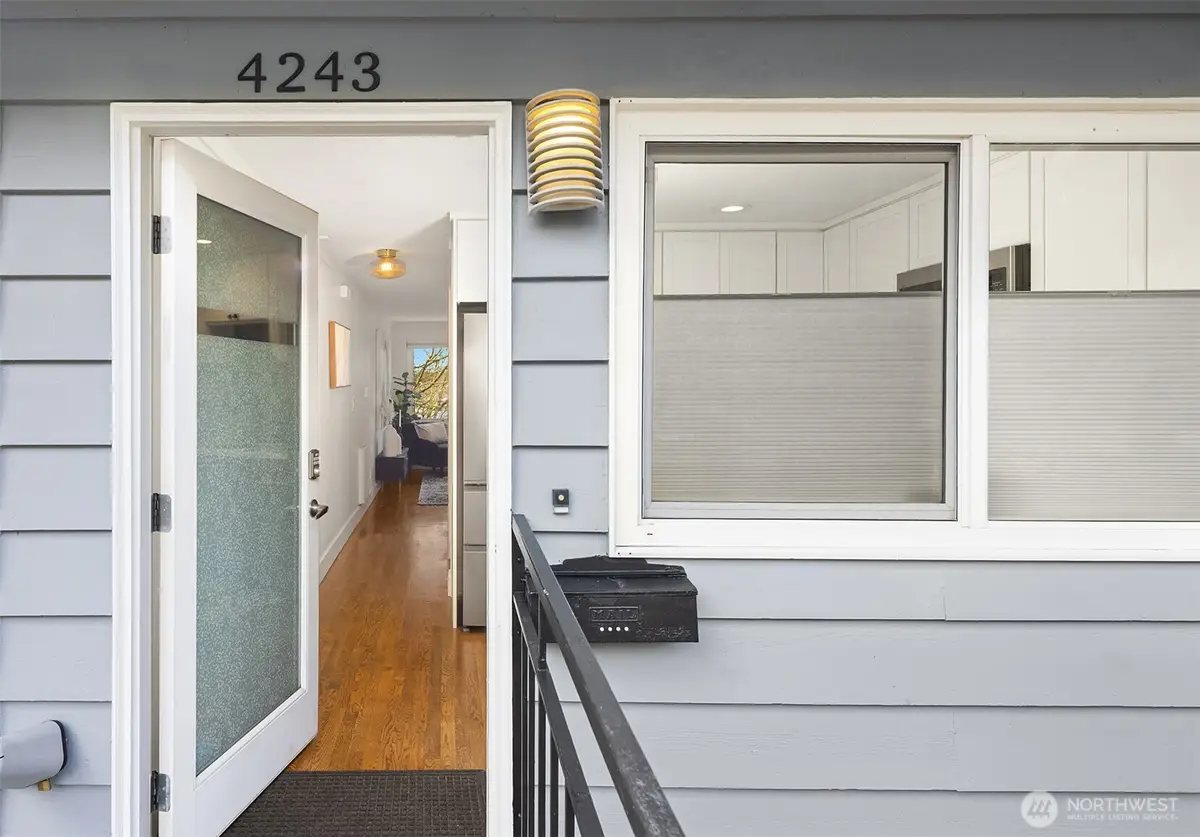 4243 Palatine Avenue N, Seattle, WA 98103 - #1