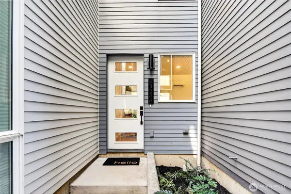 6320 41st Avenue Sw #B, Seattle, WA 98136