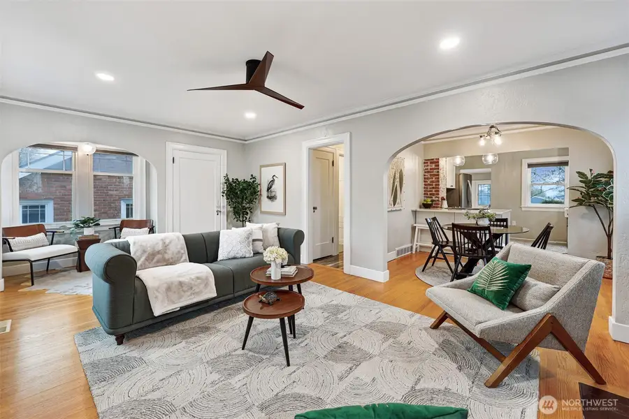 9231 39th Avenue S, Seattle, WA 98118 - #2