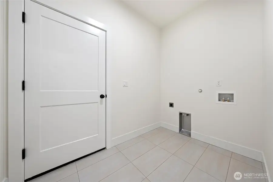 1239 E Mt Hood Street, Othello, WA 99344 - #3