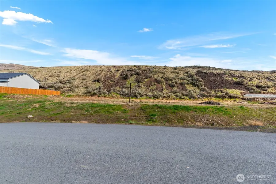 345 S Partridge Lane, East Wenatchee, WA 98802 - #2