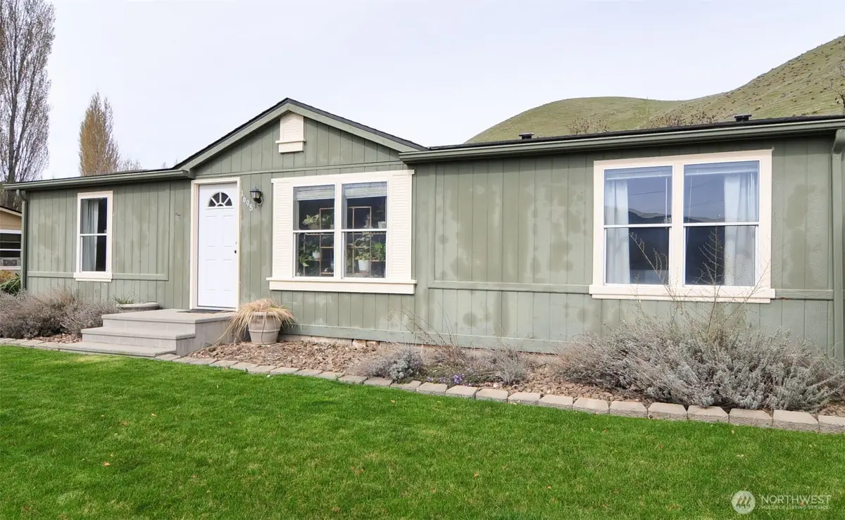 1698 Sunset Drive, Wenatchee, WA 98801 - #1