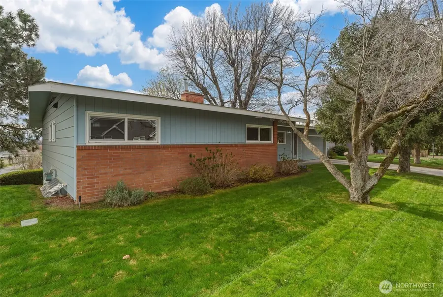 950 SE 12th Street, College Place, WA 99324 - #2