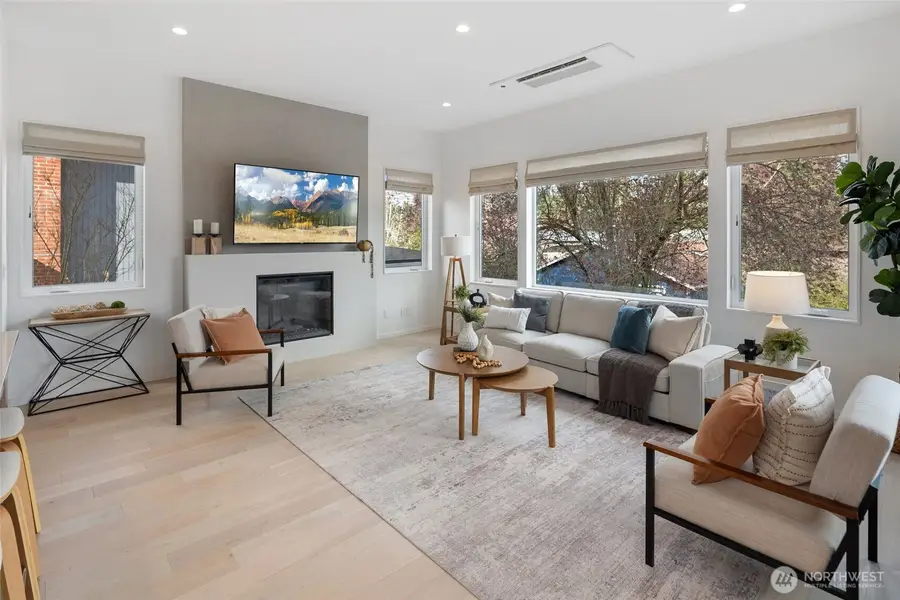 7012 Ravenna Avenue Ne, Seattle, WA 98115 - #2