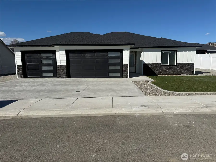 881 NE Conner Court, East Wenatchee, WA 98802 - #2