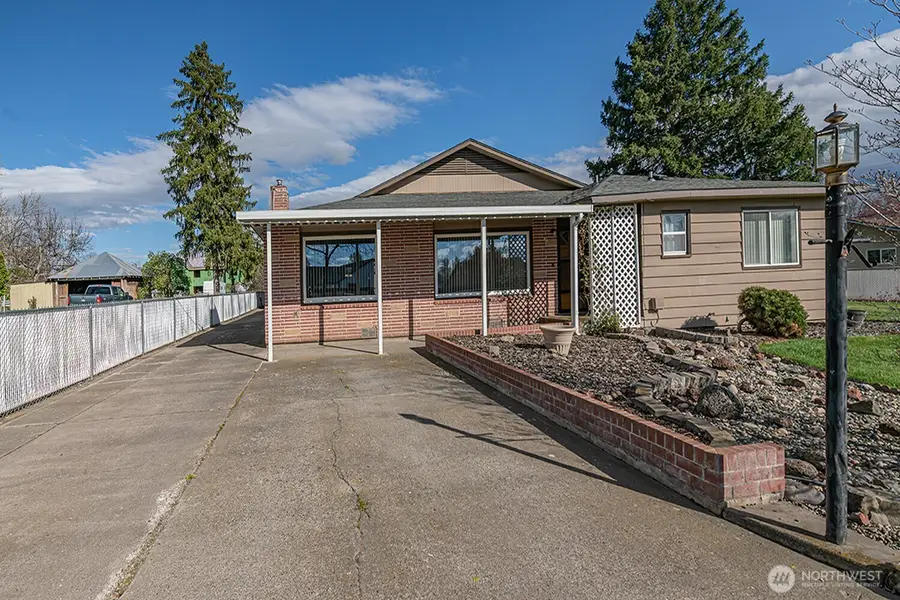 318 NE Lambert Avenue, College Place, WA 99324 - #2