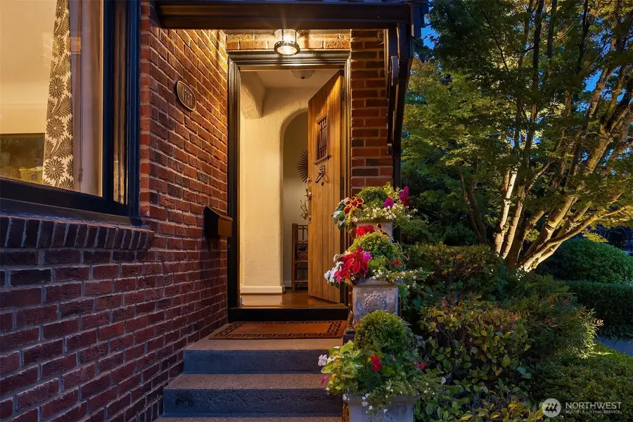 4737 46th Avenue Ne, Seattle, WA 98105 - #3