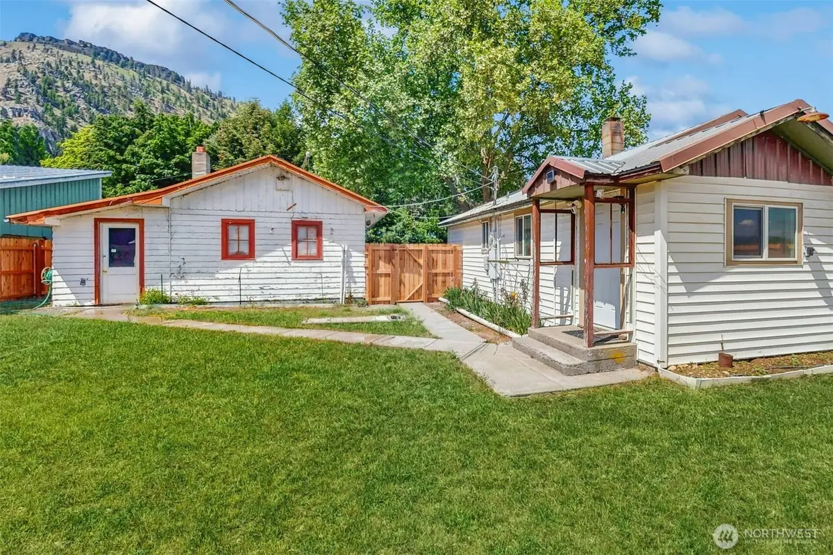 320 S Central Street, Brewster, WA 98812 - #1