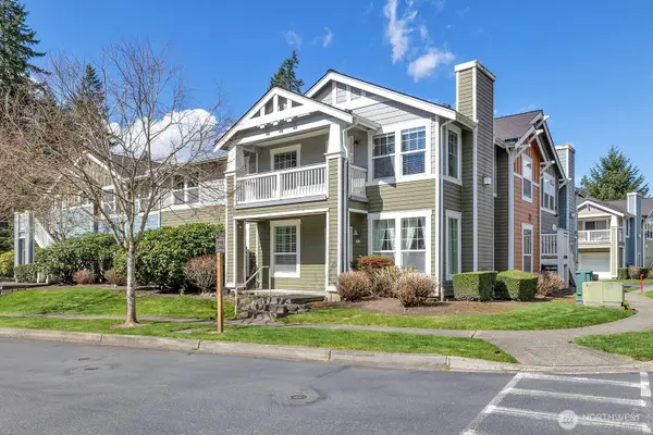 10515 221st Lane Ne #202, Redmond, WA 98053