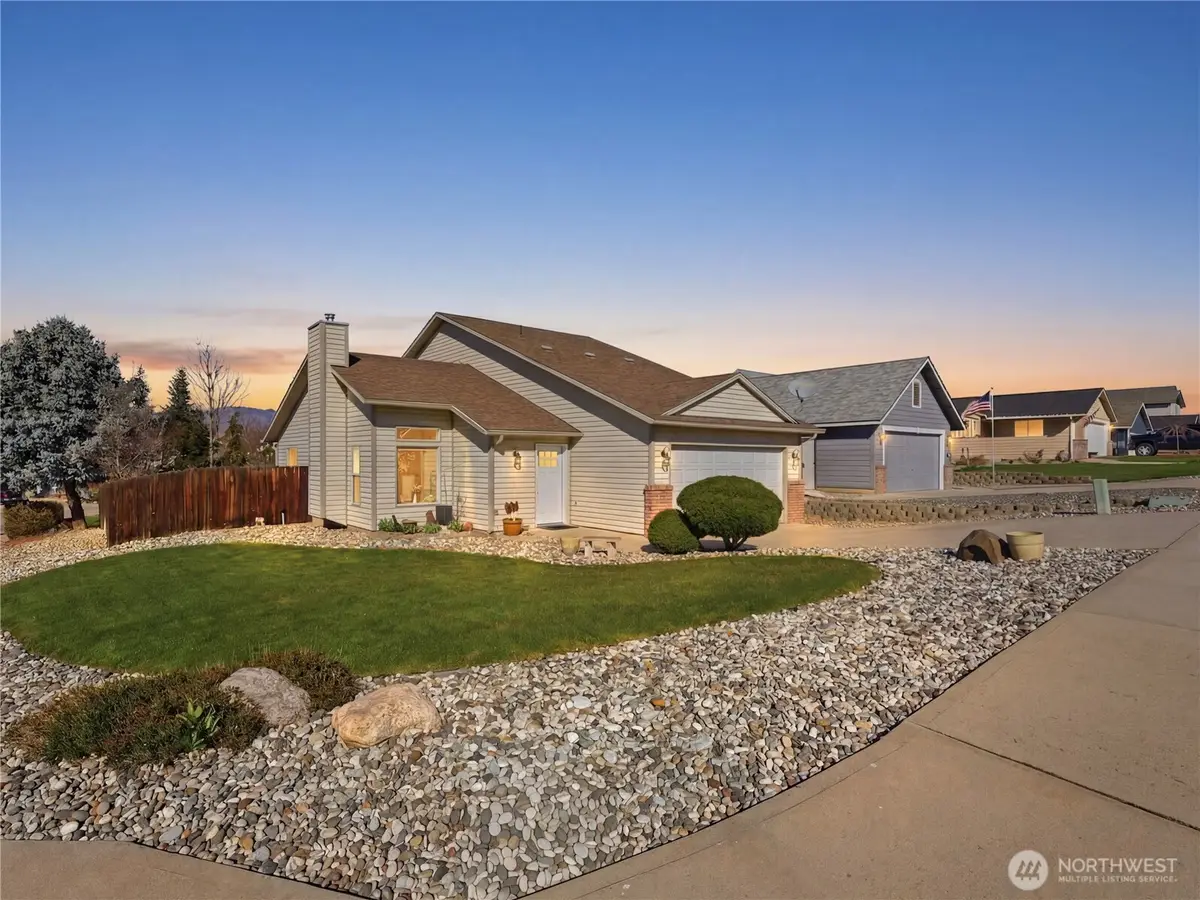 316 S Mary Avenue, East Wenatchee, WA 98802 - #1