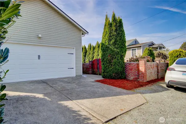 1320 E Fairhaven Avenue, Burlington, WA 98233