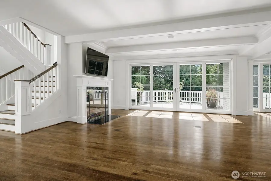 8975 NE 10th Street, Bellevue, WA 98004 - #2