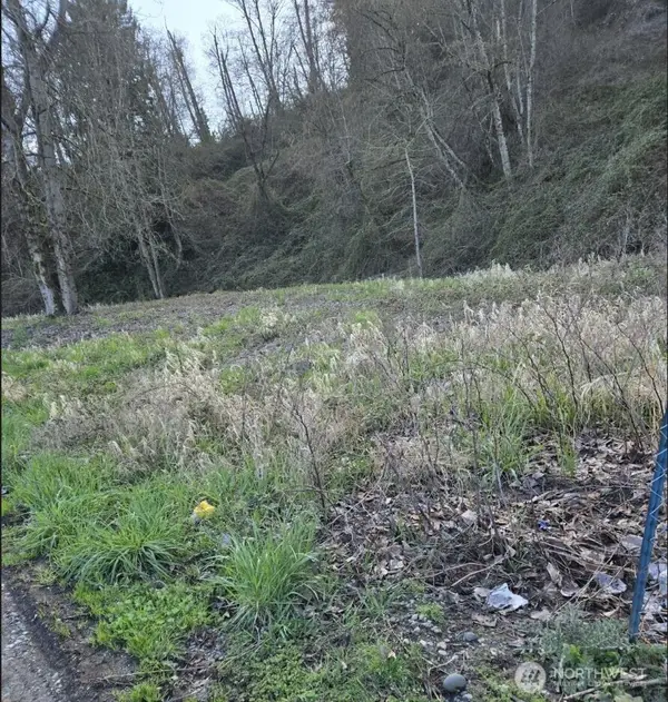 2210 W Valley Highway E, Edgewood, WA 98372