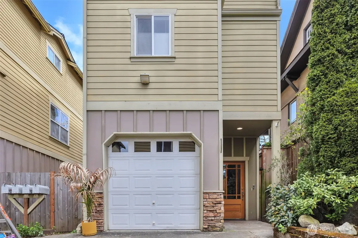 2221 E Spruce Street, Seattle, WA 98122 - #1