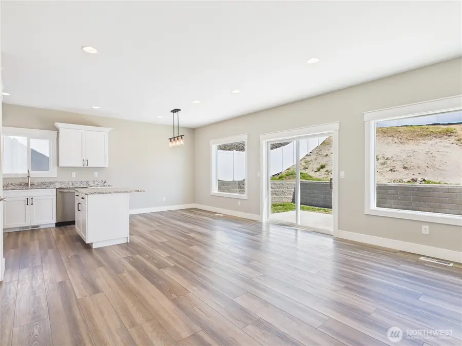 925 N Macaw Avenue, East Wenatchee, WA 98802 - #3