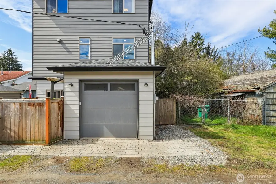 8410 17th Avenue Sw #3, Seattle, WA 98106 - #2