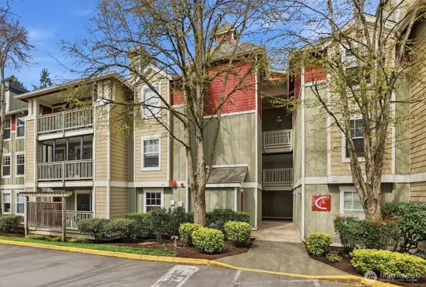 7711 NE 175th Street #C103, Kenmore, WA 98028