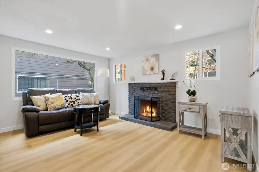 5720 37th Avenue S, Seattle, WA 98118 - #3