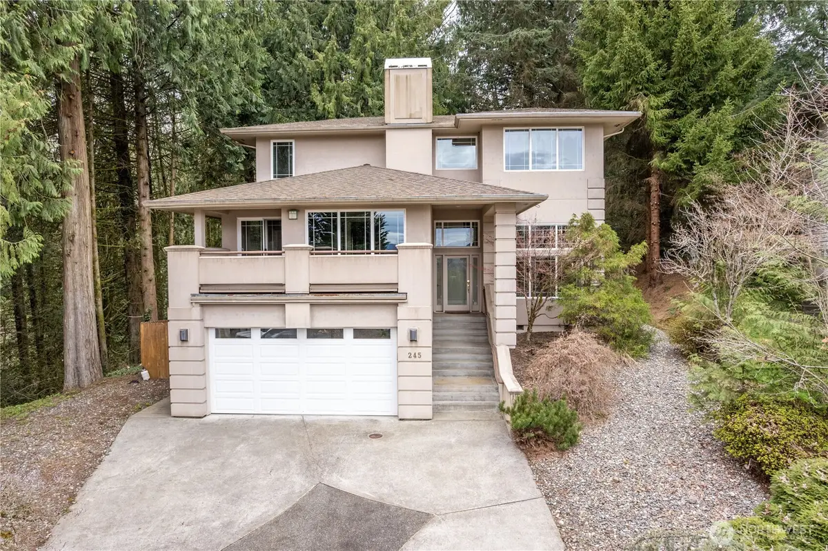 245 W St James Place, Longview, WA 98632 - #1