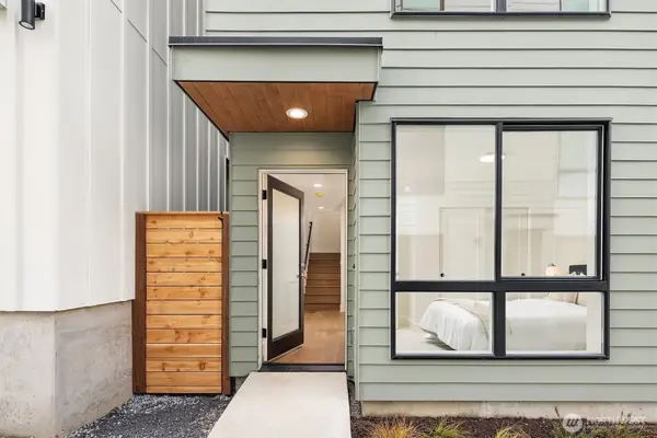 4418 1st Avenue Ne #B, Seattle, WA 98105