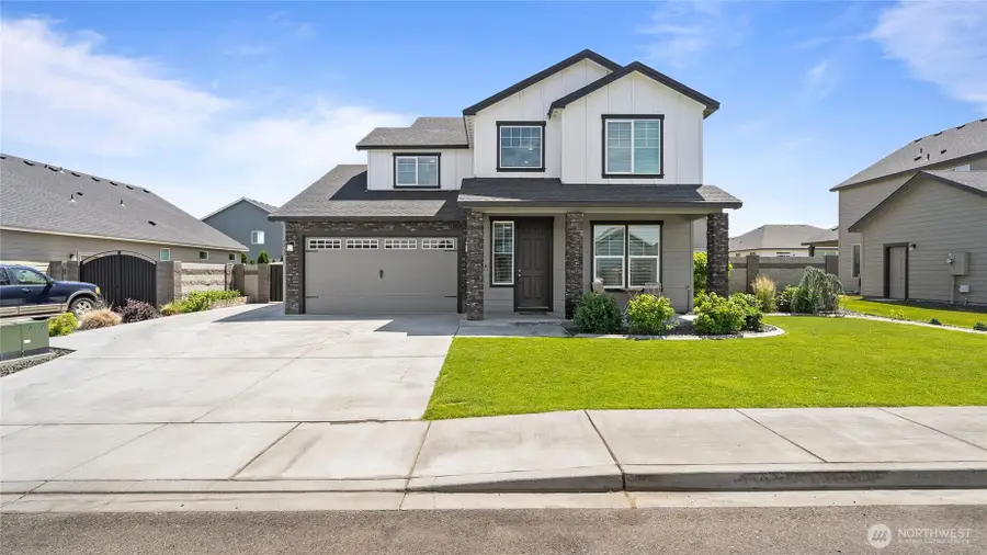 8215 Cardinal Peak St, West Richland, WA 99353 - #2
